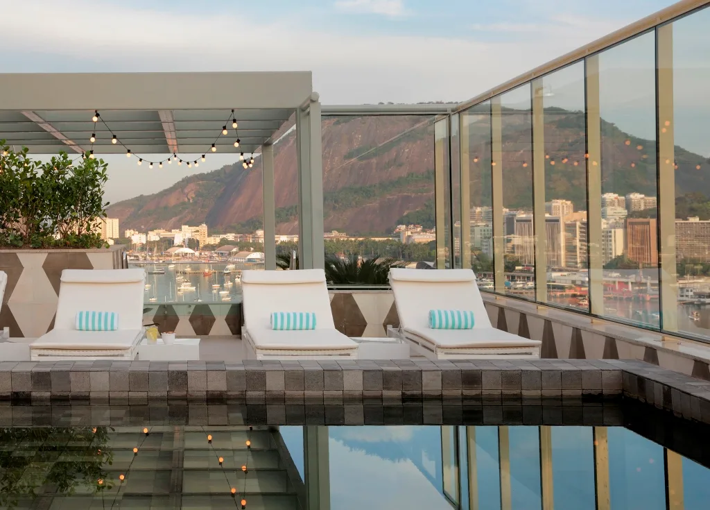 Yoo2 Rio pool