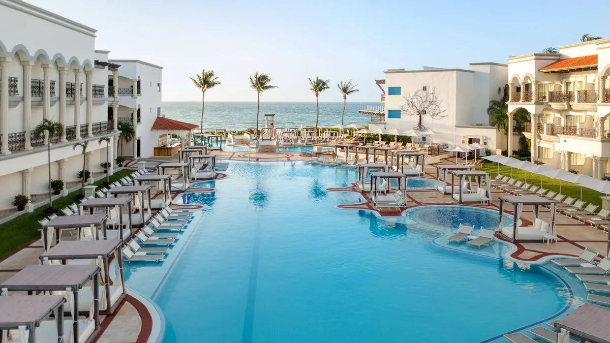 Grand Hyatt Playa del Carmen pool