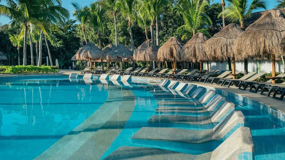 Iberostar Waves Paraiso del Mar pool
