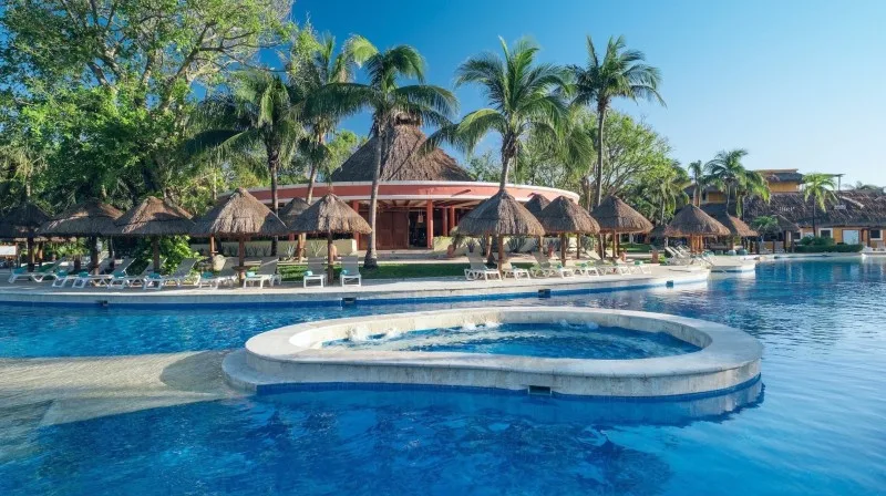 Iberostar Waves Tucan pool