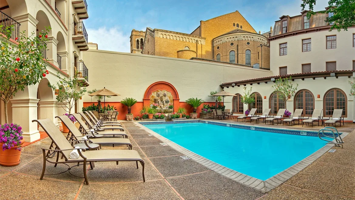 Omni La Mansión del Rio courtyard pool