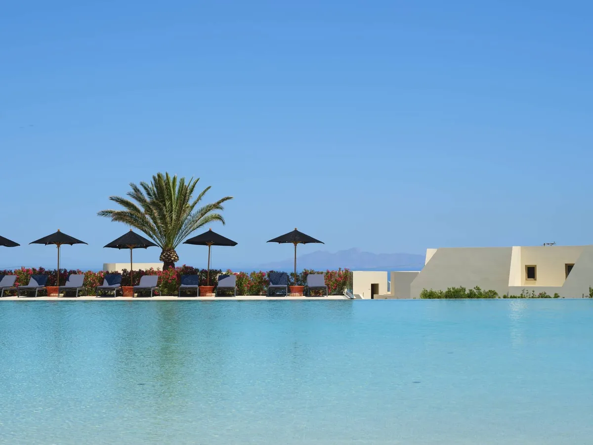 NOŪS Santorini resort pool day pass Mesaria