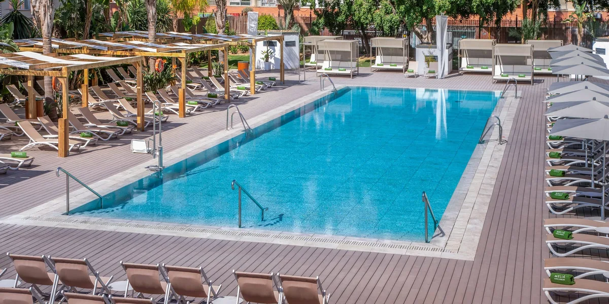 Meliá Lebreros pool