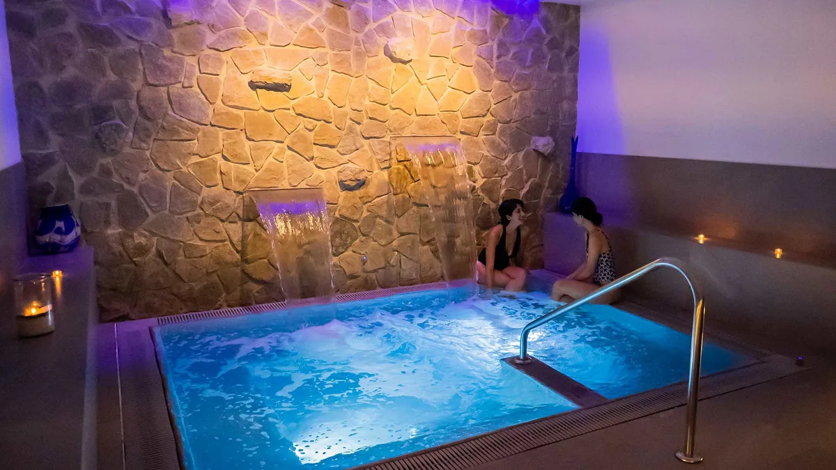 Hotel Central Wellness pool