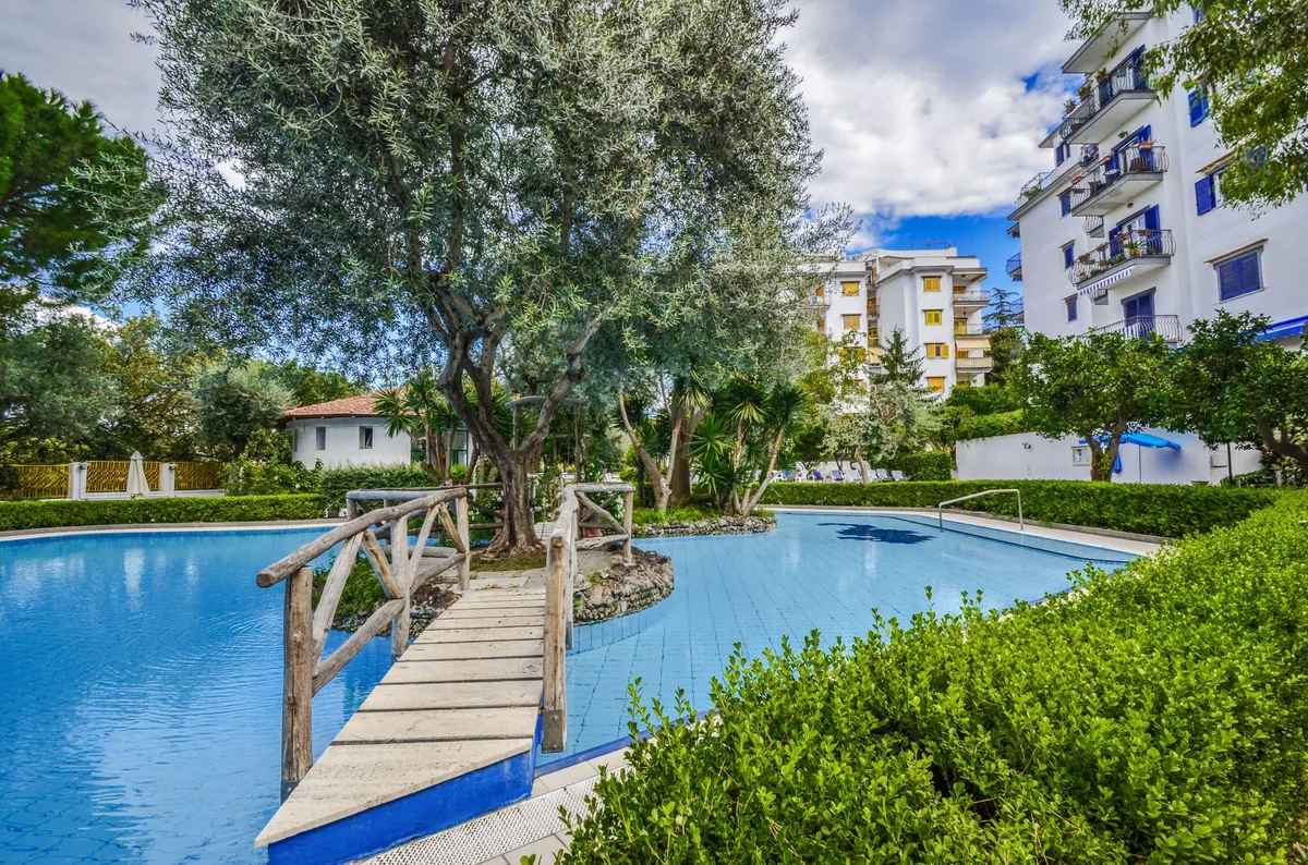 Sorrento Pool&Suites pool