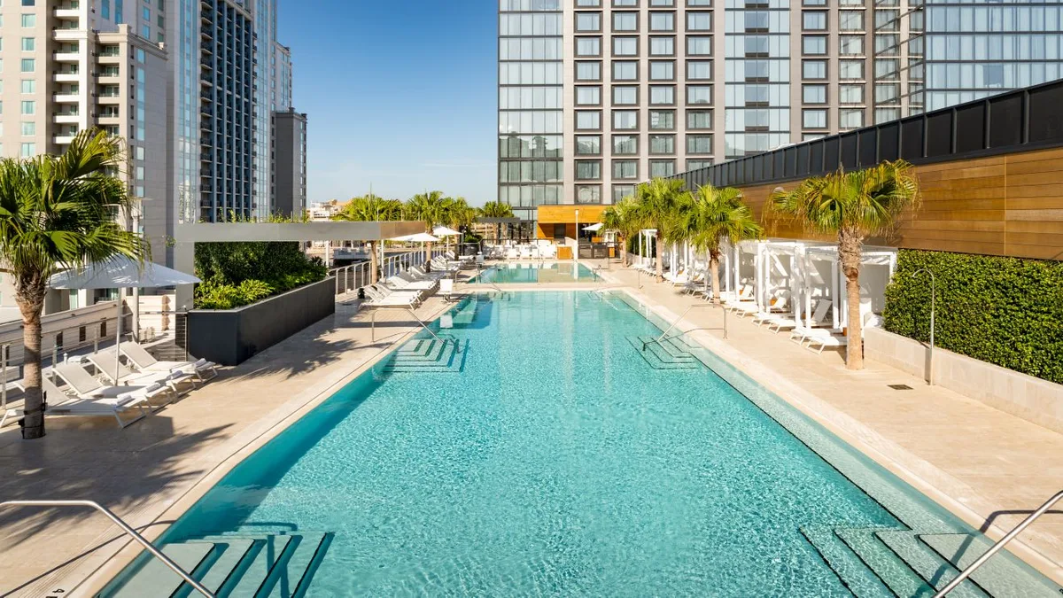 Tampa Marriott Water Street pool