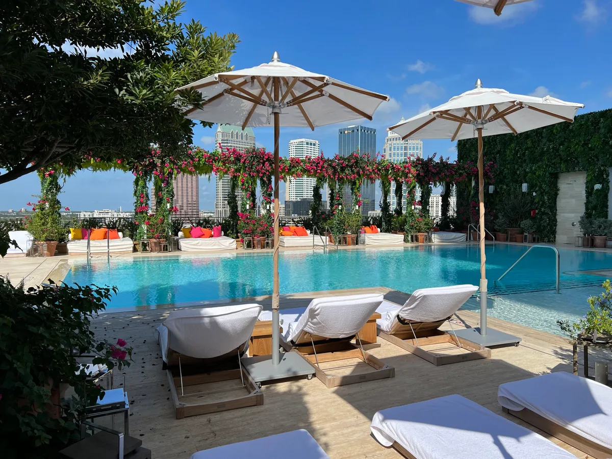 The Tampa EDITION pool