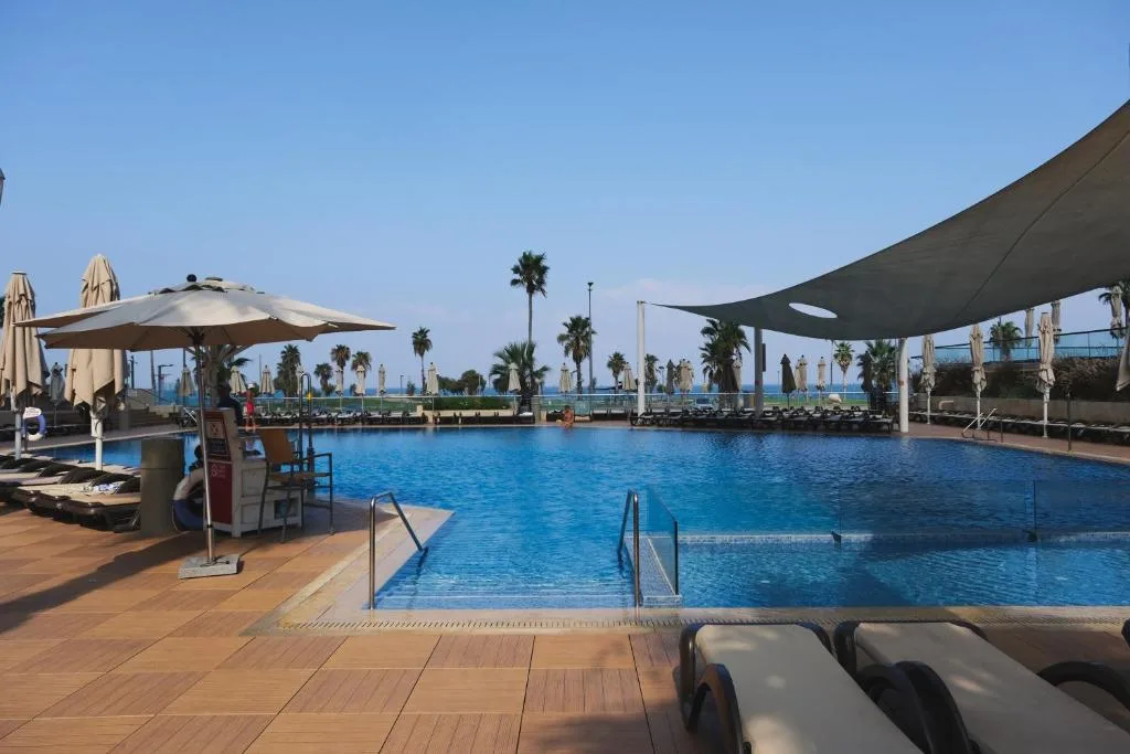 Dan Panorama Tel Aviv pool
