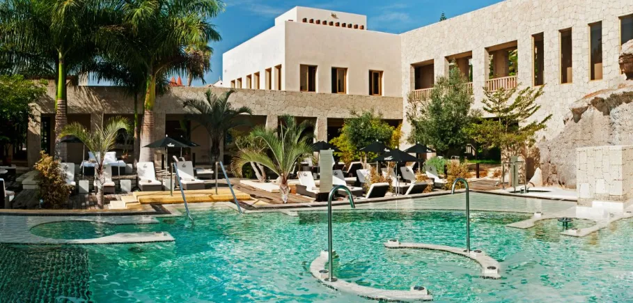 Bahía del Duque wellness pool day pass