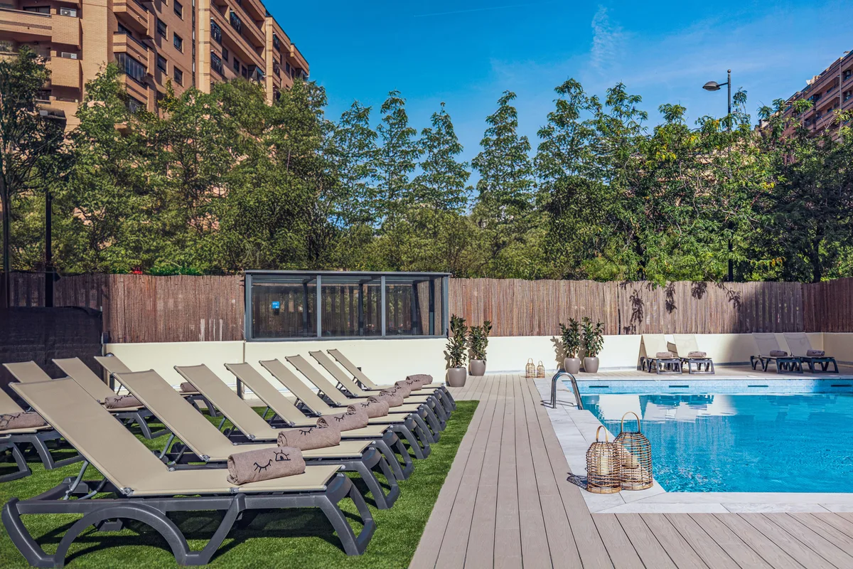 Meliá Valencia pool